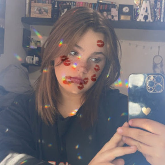 Meet your Posher, Alexis - Picture 1 of 1